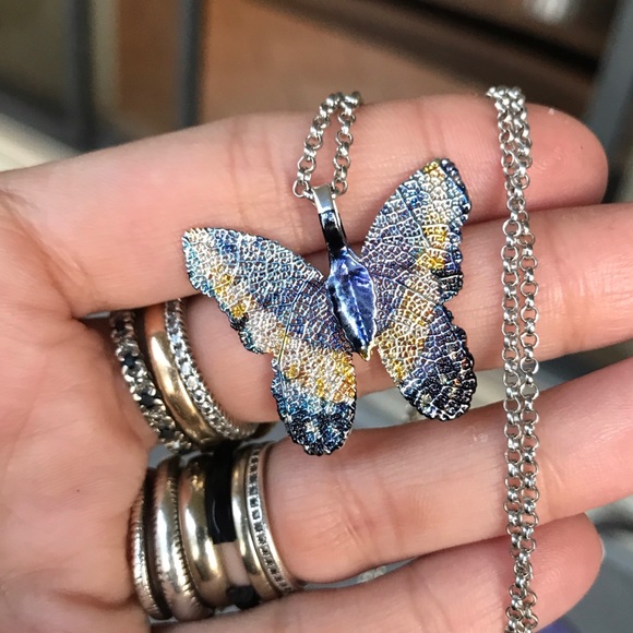 Genuine pearls double layer butterfly necklace - Picture 6 of 8